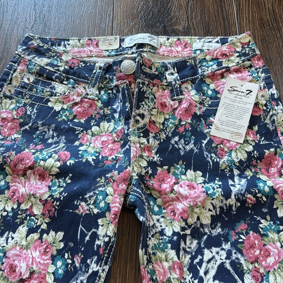 Floral Jeans - Picture 4 of 6